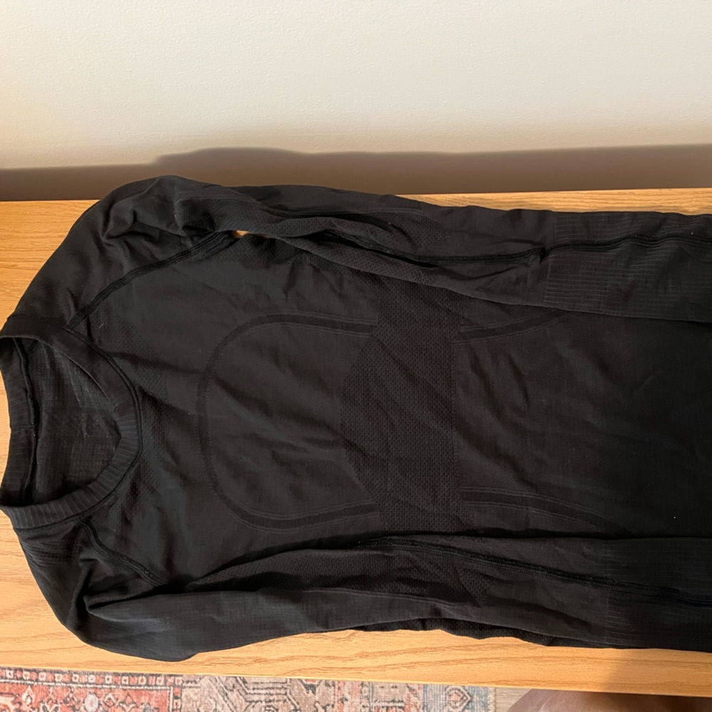 Lululemon size 2 long sleeve